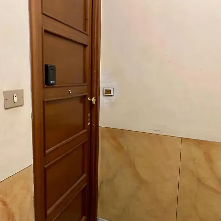 Lägenhet Metro Bengasi La Dimora Di Lucrezia *